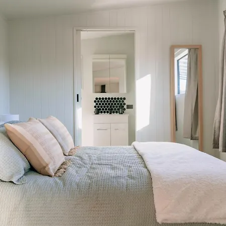 Mountain Cabin - Central, Cosy And Cute With Views