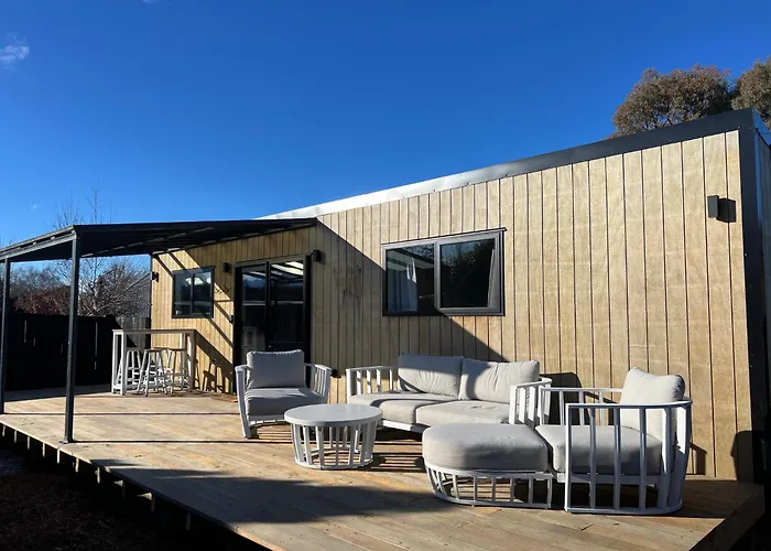 Mountain - Central, Cosy And Cute With Views
