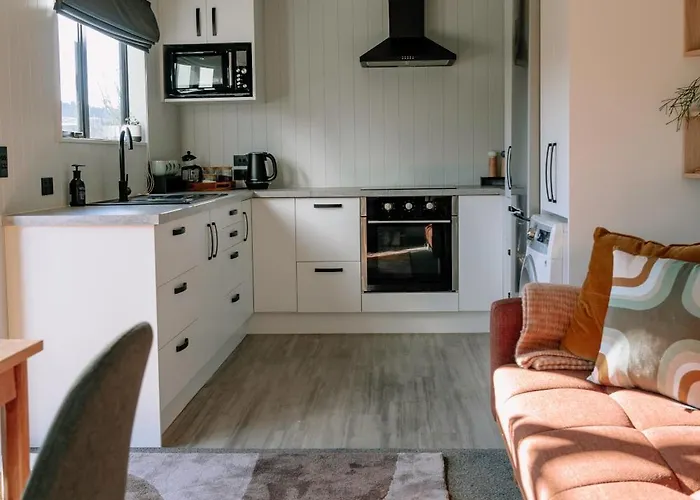Mountain - Central, Cosy And Cute With Views Ferienhaus