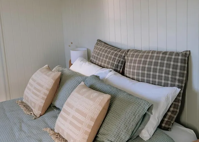 Mountain - Central, Cosy And Cute With Views Ferienhaus Wanaka